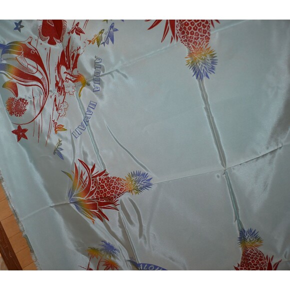 Vintage Tablecloth Souvenir Aloha Hawaii with Fringe and Beautiful Graphics - Picture 5 of 6